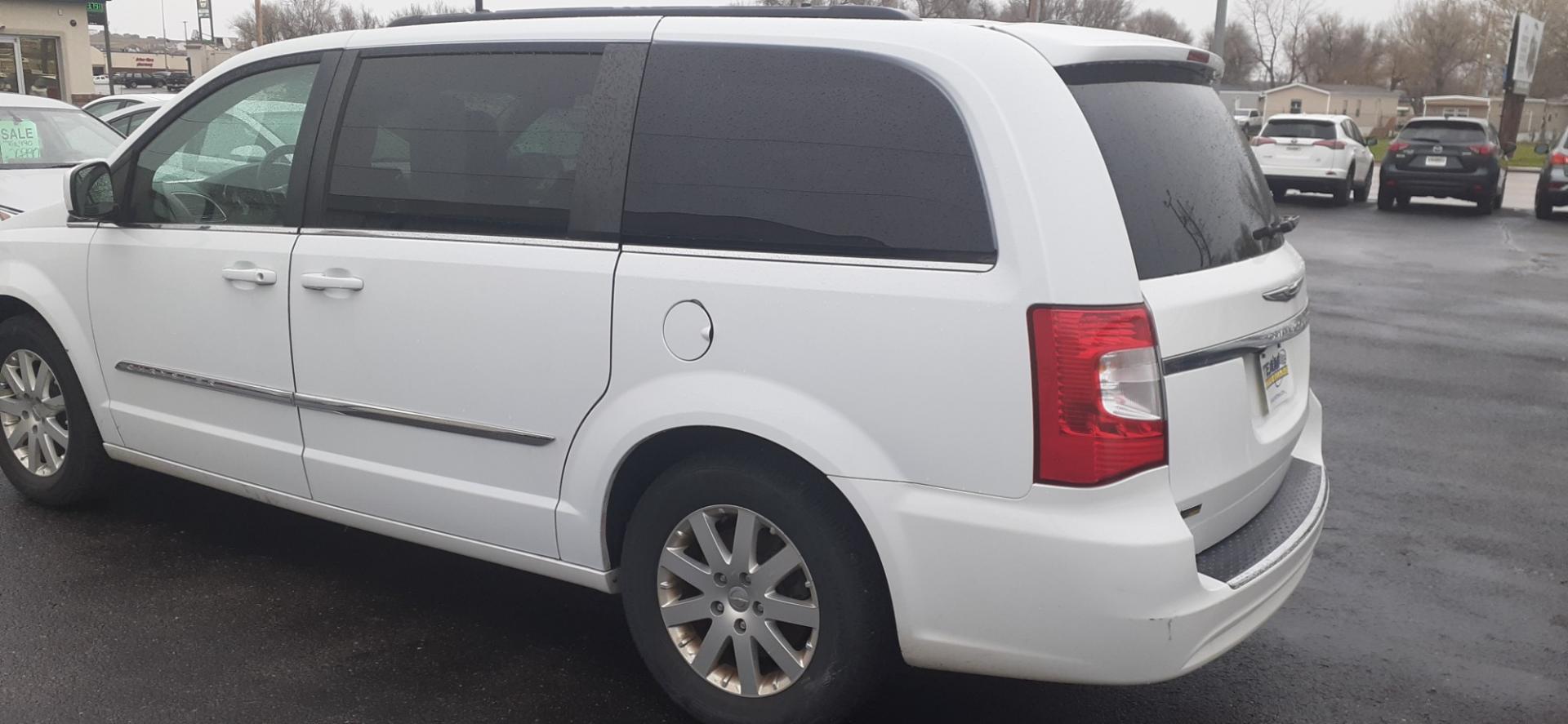 2016 Chrysler Town & Country Touring (2C4RC1BG3GR) with an 3.6L V6 DOHC 24V engine, 6A transmission, located at 2015 Cambell Street, Rapid City, SD, 57701, (605) 342-8326, 44.066433, -103.191772 - Photo#9